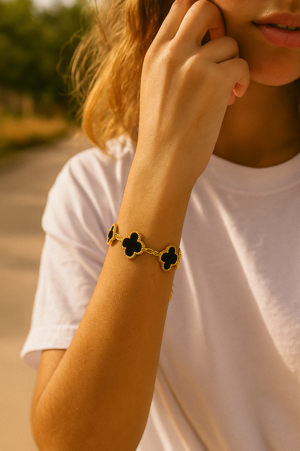 Noir Clover Elegance Bracelet