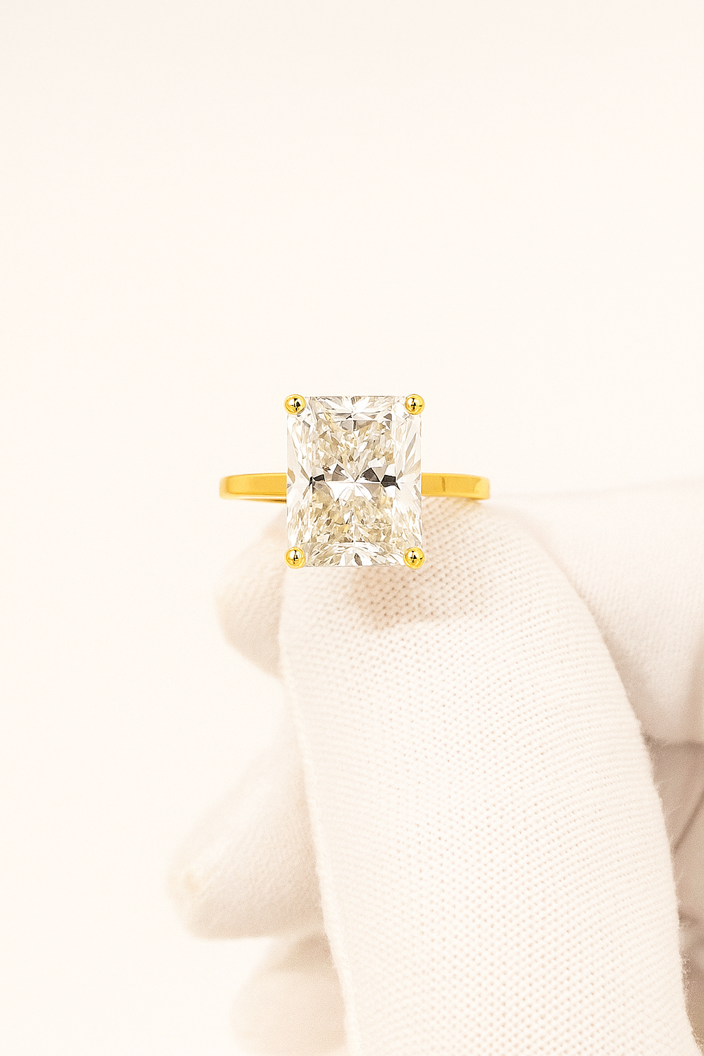 Radiant-Cut Moissanite Engagement Ring in Yellow Gold – D Color, VVS1 Clarity