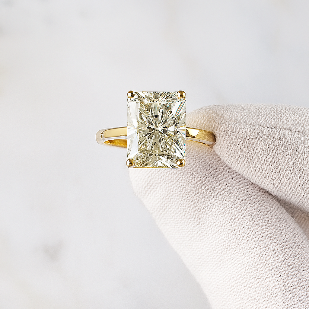 Radiant-Cut Moissanite Engagement Ring in Yellow Gold – D Color, VVS1 Clarity