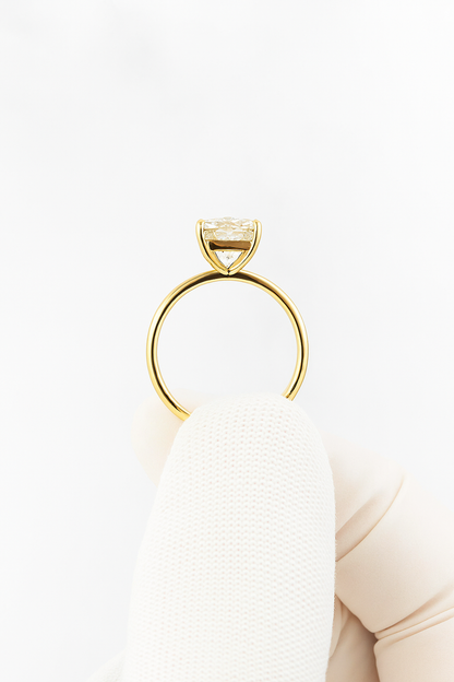 Radiant-Cut Moissanite Engagement Ring in Yellow Gold – D Color, VVS1 Clarity